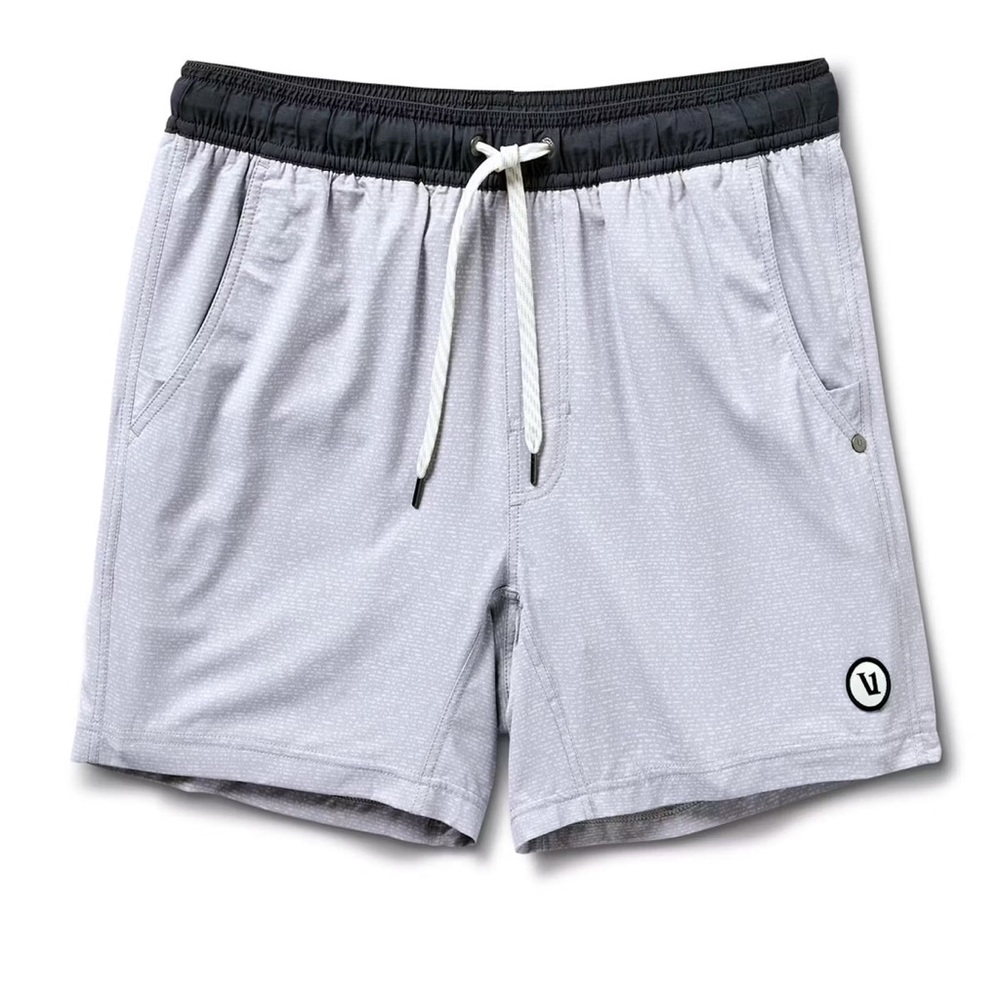 Vuori Kore 5” Shorts Men’s Large Lined Grey platinum dashed lines. NEW